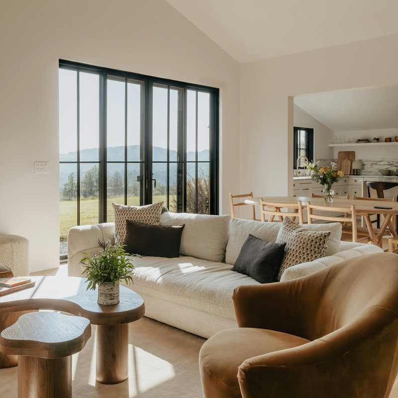 clay-banks-KjkZqlBayFc-unsplash